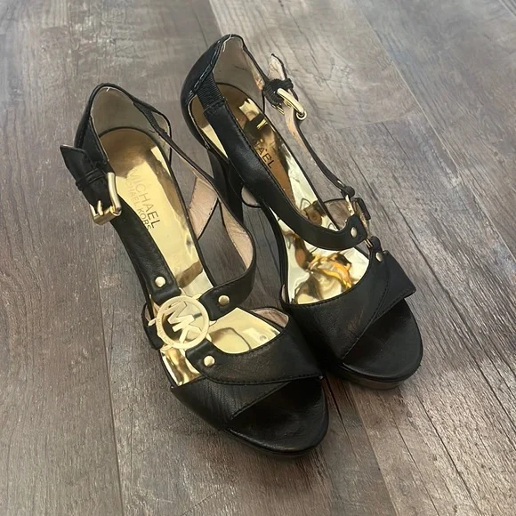 Michael Kors Chic Heels - Picture 1 of 9
